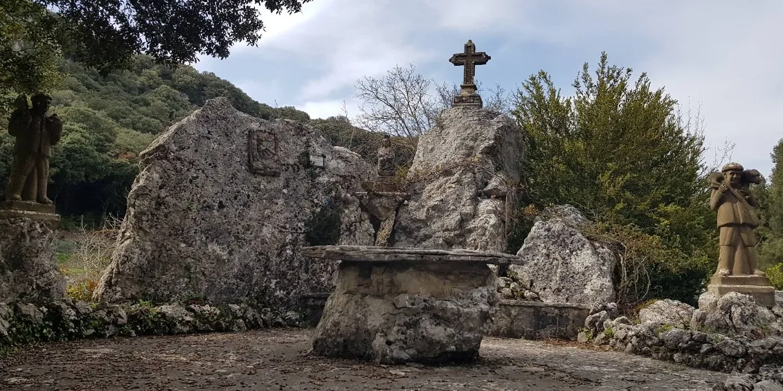 Monumento a la Virgen del Puy