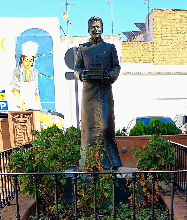 Estatua del Padre Luis Pérez Ponce