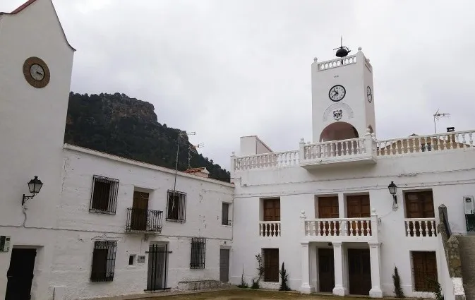 Plaza Mayor de Molinicos (Inicio y final – km 0 / 10,3)