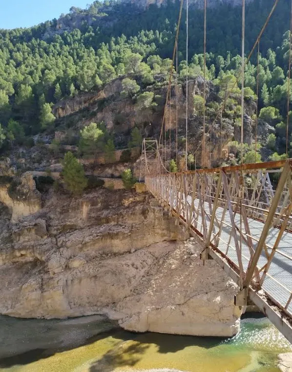 Ponte suspenso do Rio Tusk.