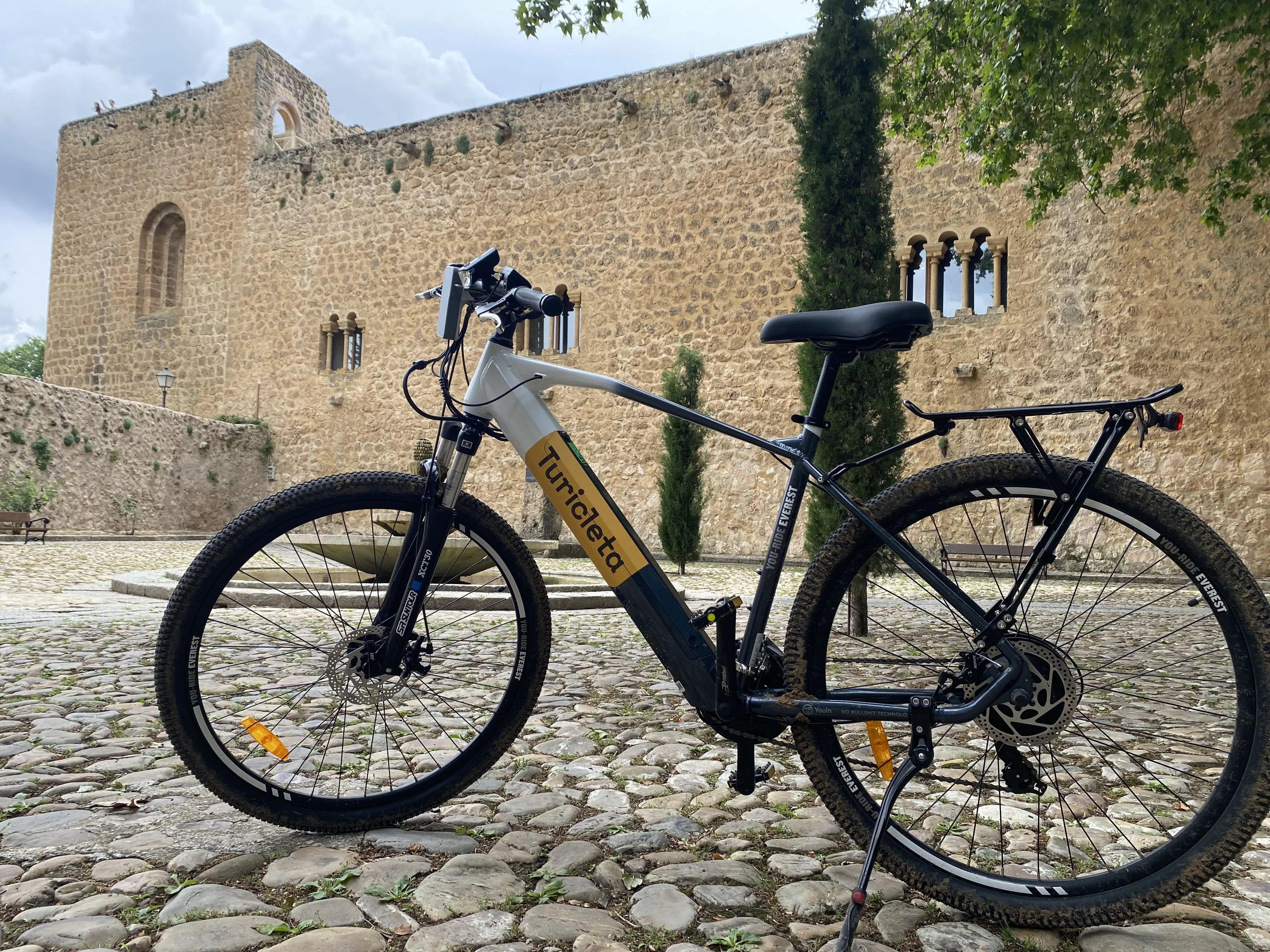 Ruta por los campos de lavanda y vuelta por Villaviciosa. Nivel Intermedio - tramo por sendero